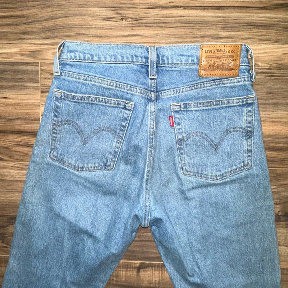 Levi’s Wedgie Straight Light Denim Jeans - Picture 6 of 12